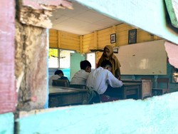 Video Penampakan SDN di Sidoarjo Rusak Parah: Atap Bocor-Plafon Ambrol