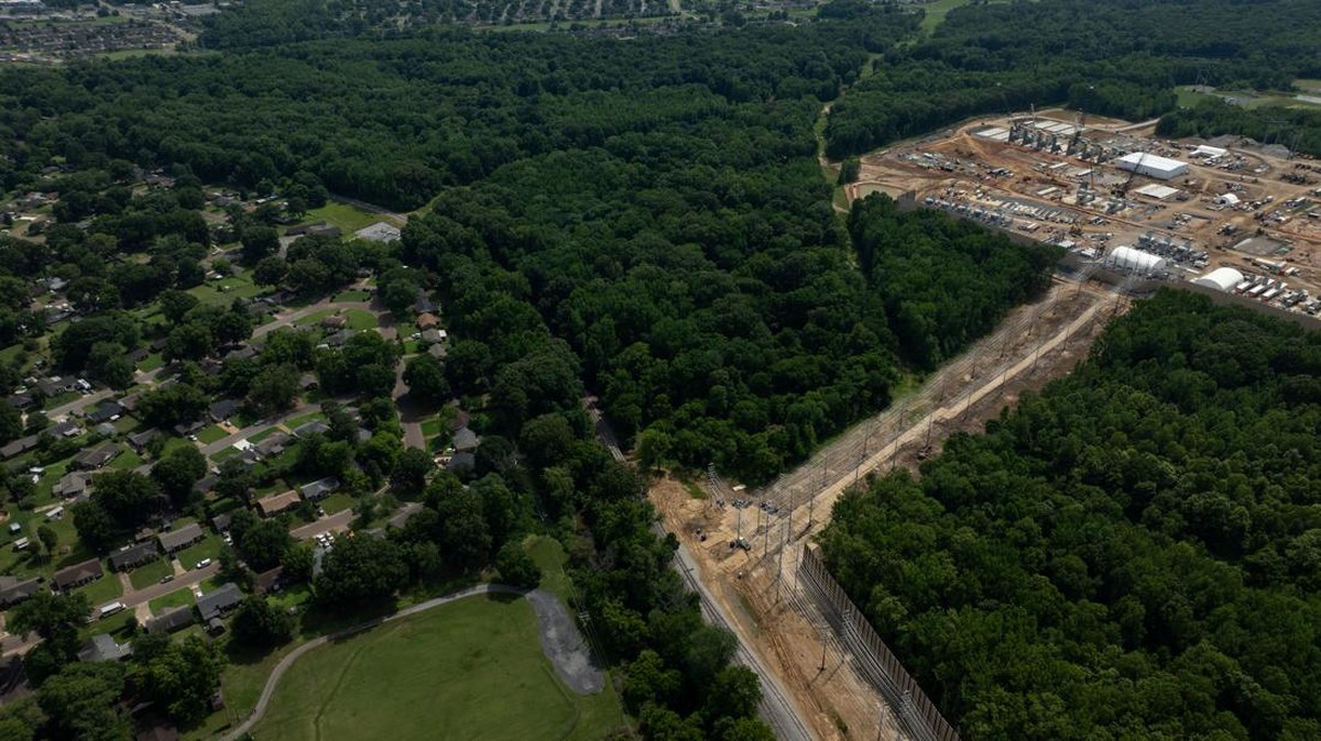 Kediaman warga di Colonial Hills, Southaven, Mississippi, kini berdampingan langsung dengan puluhan turbin gas milik xAI.
