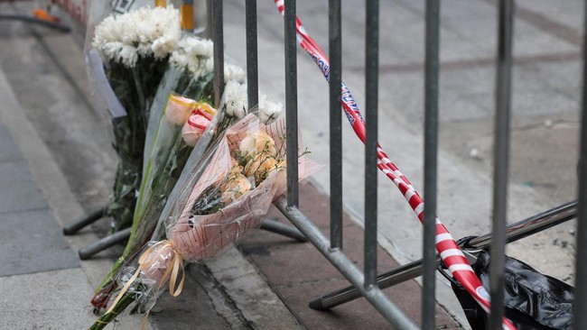 Flowers and offerings are placed outside Rong Beer Na Lat Phrao bar, the site of a deadly fire, to pay tribute to victims who lost their lives in the bar fire, the day after the incident, in Bangkok, Thailand, July 14, 2026. REUTERS/Chalinee Thirasup