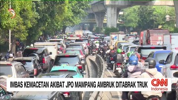 VIDEO: Imbas Kemacetan Akibat JPO Mampang Ambruk Ditabrak Truk