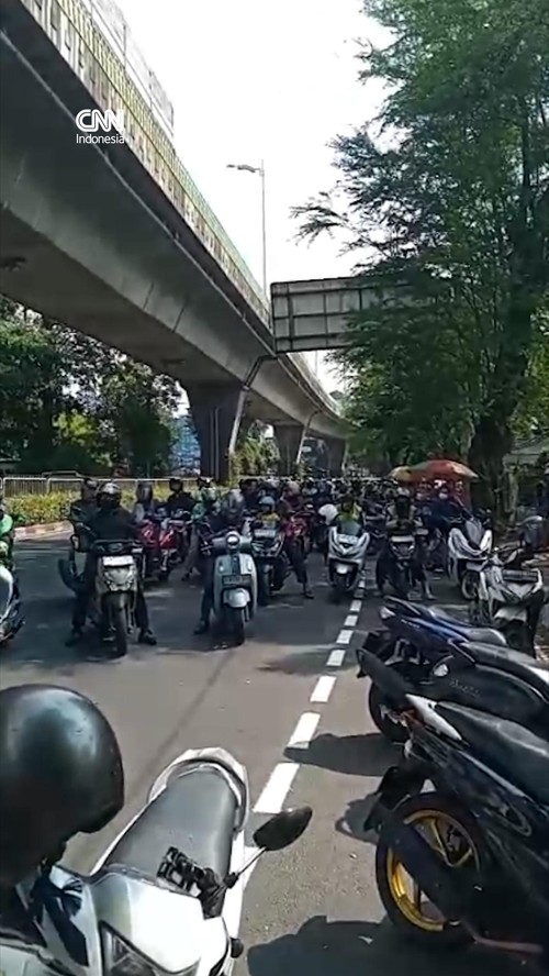Kemacetan Mengular di Jalan Tendean Imbas Pembongkaran JPO