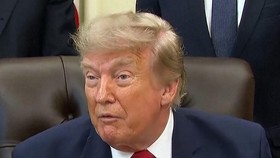 Trump Desak Negara Teluk Ganti Biaya Perlindungan Amerika Serikat.