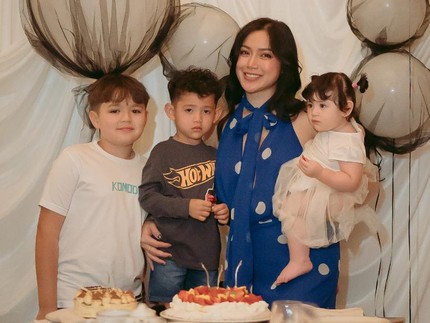 Momen Manis Hagia Putri Jessica Iskandar dengan Kedua Kakak, Penuh Kasih Sayang