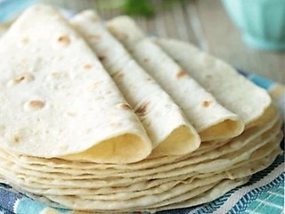 La Tapatia, IP, atau Indopertama: Kulit Tortilla Mana yang Paling Pas Buat Kebab Rumahan?