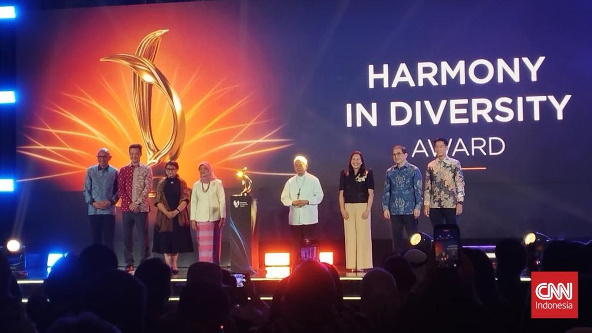 Kardinal Orlando Beltran Raih Harmony in Diversity Award 2026