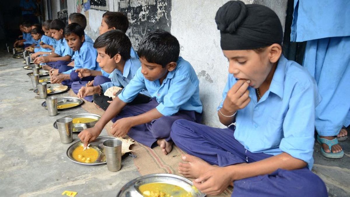 India Hapus Telur dari Menu MBG, Guru Khawatir Kehadiran Siswa Menurun