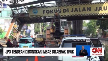 VIDEO: JPO Tendean Dibongkar Imbas Ditabrak Truk
