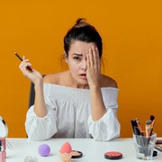 3 Kesalahan Makeup yang Bikin Wajah Terlihat Capek, Masih Sering Kamu Lakukan?