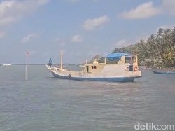 KLM Nurul Salsa Angkut 17 Ton Barang-4 Sapi Saat Mati Mesin di Selayar