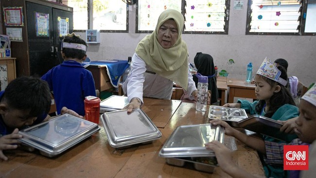 Program Makan Bergizi Gratis kembali disalurkan untuk murid-murid di Indonesia setelah masa libur sekolah usai, dan masuk tahun ajaran baru 2026/2027.