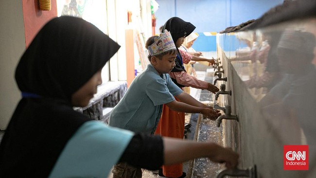 Program Makan Bergizi Gratis kembali disalurkan untuk murid-murid di Indonesia setelah masa libur sekolah usai, dan masuk tahun ajaran baru 2026/2027.
