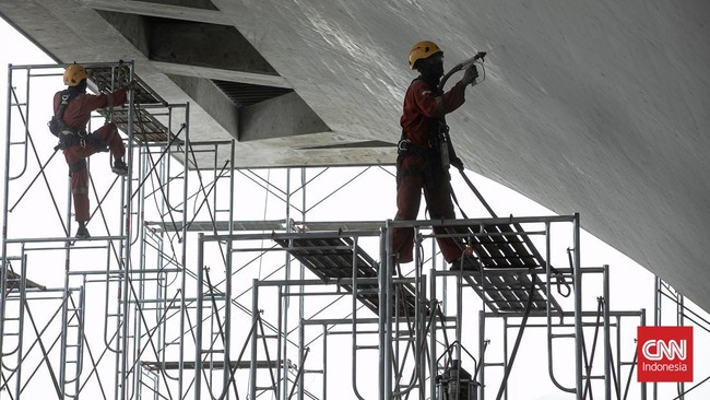Pembersihan Badan Tugu Monumen Nasional