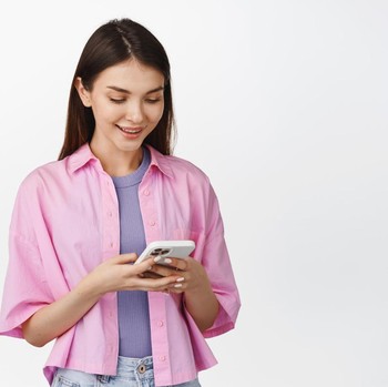 Perbedaan Orang Introvert dan Extrovert Main Medsos, Kamu yang Mana?