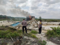 Penertiban Tambang Emas Ilegal di Kuansing Berlanjut, 17 Rakit Dimusnahkan
