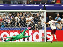 Soccer Football - FIFA World Cup 2026 - Semi Final - France v Spain - Dallas Stadium, Arlington, Texas, U.S. - July 14, 2026 Spain's Mikel Oyarzabal scores their first goal from the penalty spot REUTERS/Hannah Mckay