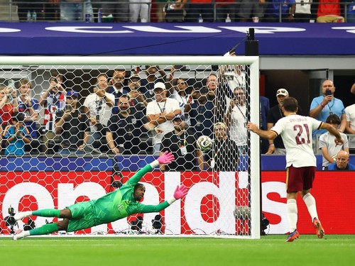 Soccer Football - FIFA World Cup 2026 - Semi Final - France v Spain - Dallas Stadium, Arlington, Texas, U.S. - July 14, 2026 Spain's Mikel Oyarzabal scores their first goal from the penalty spot REUTERS/Hannah Mckay