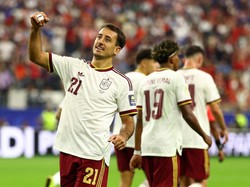 Soccer Football - FIFA World Cup 2026 - Semi Final - France v Spain - Dallas Stadium, Arlington, Texas, U.S. - July 14, 2026 Spain's Mikel Oyarzabal celebrates scoring their first goal REUTERS/Kai Pfaffenbach     TPX IMAGES OF THE DAY