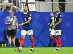 Soccer Football - FIFA World Cup 2026 - Semi Final - France v Spain - Dallas Stadium, Arlington, Texas, U.S. - July 14, 2026 France's Kylian Mbappe and Desire Doue look dejected after the match IMAGN IMAGES via Reuters/Maria Lysaker