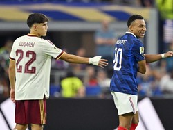 Soccer Football - FIFA World Cup 2026 - Semi Final - France v Spain - Dallas Stadium, Arlington, Texas, U.S. - July 14, 2026 Spain's Pau Cubarsi and France's Kylian Mbappe IMAGN IMAGES via Reuters/Jerome Miron