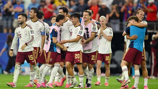 Soccer Football - FIFA World Cup 2026 - Semi Final - France v Spain - Dallas Stadium, Arlington, Texas, U.S. - July 14, 2026 Spain's Pedri with teammates celebrate after the match as Spain qualify for the final of the World Cup IMAGN IMAGES via Reute