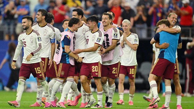 Soccer Football - FIFA World Cup 2026 - Semi Final - France v Spain - Dallas Stadium, Arlington, Texas, U.S. - July 14, 2026 Spain's Pedri with teammates celebrate after the match as Spain qualify for the final of the World Cup IMAGN IMAGES via Reute