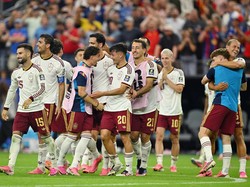 Soccer Football - FIFA World Cup 2026 - Semi Final - France v Spain - Dallas Stadium, Arlington, Texas, U.S. - July 14, 2026 Spain's Pedri with teammates celebrate after the match as Spain qualify for the final of the World Cup IMAGN IMAGES via Reute