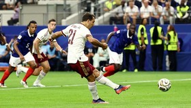 Soccer Football - FIFA World Cup 2026 - Semi Final - France v Spain - Dallas Stadium, Arlington, Texas, U.S. - July 14, 2026 Spain's Mikel Oyarzabal scores their first goal from the penalty spot REUTERS/Lee Smith     TPX IMAGES OF THE DAY