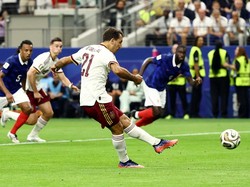 Soccer Football - FIFA World Cup 2026 - Semi Final - France v Spain - Dallas Stadium, Arlington, Texas, U.S. - July 14, 2026 Spain's Mikel Oyarzabal scores their first goal from the penalty spot REUTERS/Lee Smith     TPX IMAGES OF THE DAY