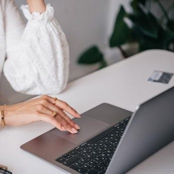 6 Skill yang Bisa Jadi Sumber Penghasilan Tambahan Tanpa Harus Keluar Rumah