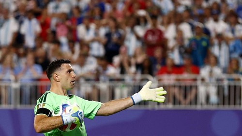 Soccer Football - FIFA World Cup 2026 - Quarter Final - Argentina v Switzerland - Kansas City Stadium, Kansas City, Missouri, U.S. - July 11, 2026 Argentina's Emiliano Martinez reacts REUTERS/Lee Smith