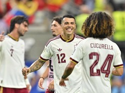 Soccer Football - FIFA World Cup 2026 - Semi Final - France v Spain - Dallas Stadium, Arlington, Texas, U.S. - July 14, 2026 Spain's Pedro Porro and Marc Cucurella celebrate after the match IMAGN IMAGES via Reuters/Maria Lysaker