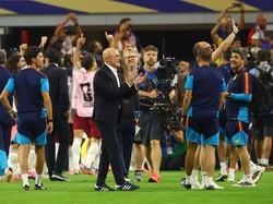 Soccer Football - FIFA World Cup 2026 - Semi Final - France v Spain - Dallas Stadium, Arlington, Texas, U.S. - July 14, 2026 Spain coach Luis De La Fuente celebrates after the match REUTERS/Kai Pfaffenbach