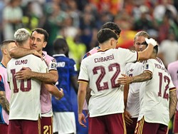 Soccer Football - FIFA World Cup 2026 - Semi Final - France v Spain - Dallas Stadium, Arlington, Texas, U.S. - July 14, 2026 Spain's Mikel Oyarzabal celebrates with teammate Dani Olmo after the match IMAGN IMAGES via Reuters/Maria Lysaker