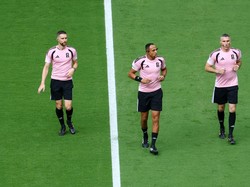Soccer Football - FIFA World Cup 2026 - Group H - Uruguay v Spain - Estadio Guadalajara, Guadalajara, Mexico - June 26, 2026 Referee Ismail Elfath during the warm up before the match REUTERS/Raquel Cunha