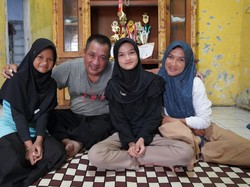 Kisah Inspiratif Tiara, Anak Penjual Keripik yang Tembus Kedokteran UGM