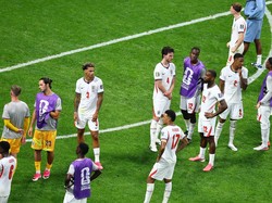 Soccer Football - FIFA World Cup 2026 - Semi Final - England v Argentina - Atlanta Stadium, Atlanta, Georgia, U.S. - July 15, 2026
England players look dejected on the pitch after the match as they are eliminated from the World Cup REUTERS/Carlos Ba