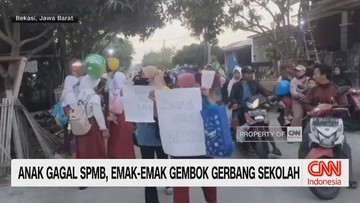 VIDEO: Anak Gagal SPMB, Emak-Emak Gembok Gerbang Sekolah