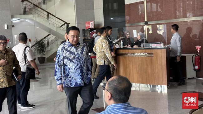 Anggota V Badan Pemeriksa Keuangan (BPK) RI Bobby Adhityo Rizaldi memenuhi panggilan Komisi Pemberantasan Korupsi (KPK) untuk diperiksa sebagai saksi kasus dugaan suap atas temuan BPK terhadap sejumlah pengadaan di Pemerintah Kabupaten Muara Enim, Pr
