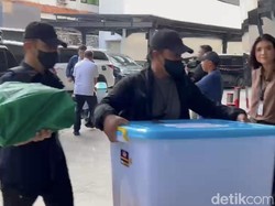 Polisi Kembali Serahkan Barang Bukti 3 Kasus Korupsi Terkait Febrie ke Kejagung