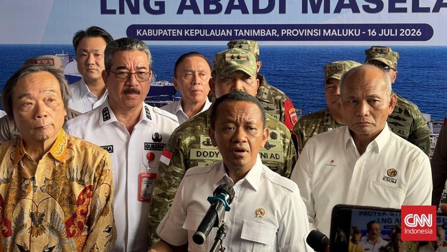 Menteri Energi dan Sumber Daya Mineral (ESDM) Bahlil Lahadalia memproyeksi proyek LNG Abadi Blok Masela akan memberikan kontribusi langsung hingga US$37,8 miliar atau sekitar Rp680 triliun (asumsi kurs Rp18 ribu per dolar AS) ke pendapatan negara apa