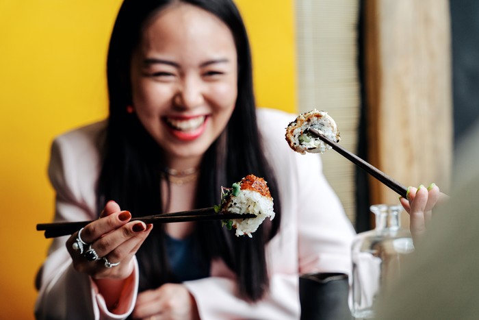 Ciri kepribadian orang yang hobi mencoba restoran baru adalah sosok perencana yang baik. Bagi mereka, merencanakan ini dan itu menjadi salah satu sumber kebahagiaan, bukan hal yang merepotkan.