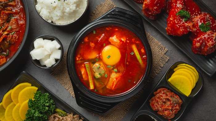 Bikin Ngiler, 12 Makanan Ikonis yang Sering Muncul di Drama Korea