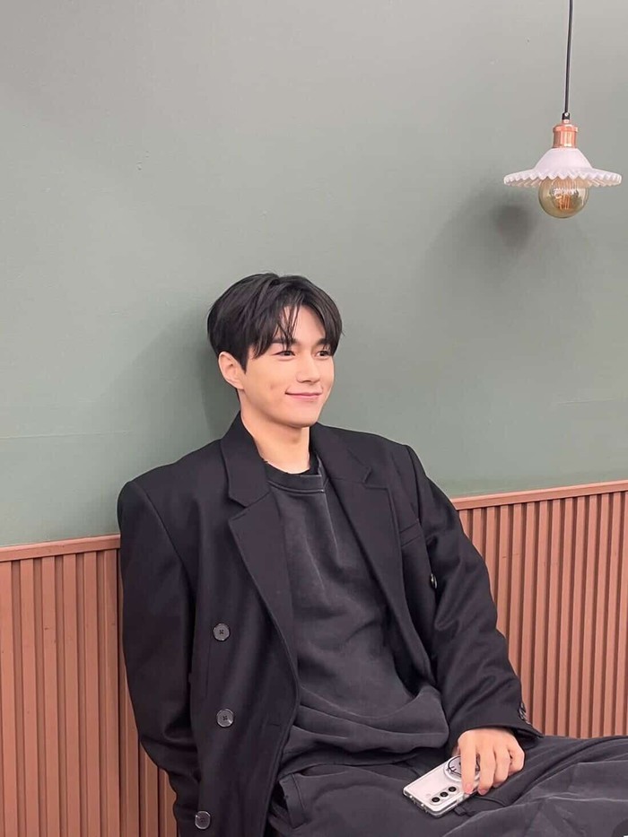 Di sela-sela kesibukannya, Kim Myung Soo tetap menyempatkan diri menyapa penggemar lewat tur solo dunia. Ia juga sempat berkunjung ke Indonesia, Beauties!/ foto: instagram.com/kim_msl