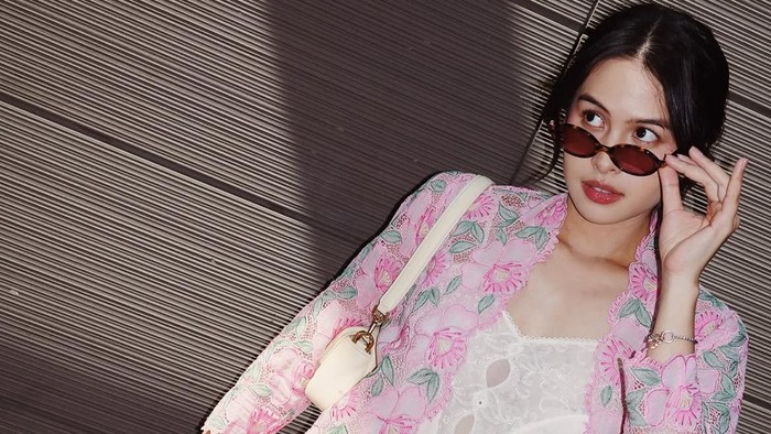 Get The Look: Inspirasi Gaya Berkebaya Kasual ala Maudy Ayunda