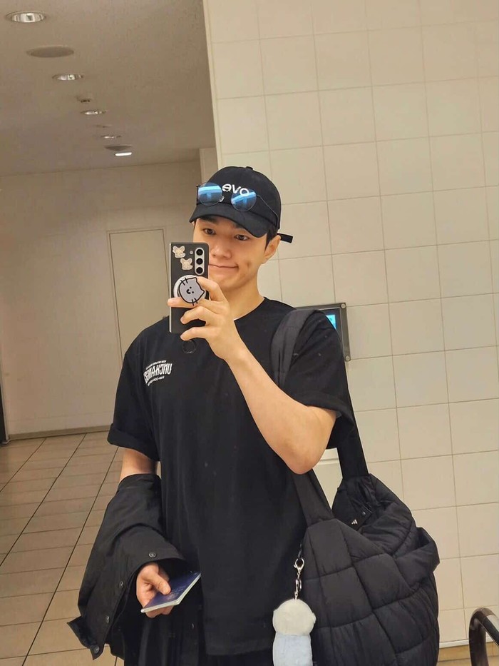 Hobi main gitar, kemampuan bermusik Kim Myung Soo yang juga membawa namanya populer sebagai aktor, ketika memerankan tokoh gitaris dalam drakor 'Shut Up, Flower Boy Band' di tahun 2012./ foto: instagram.com/kim_msl