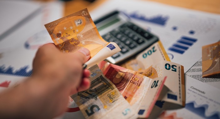 Membayar late fees/Foto: Pexels.com/Jakub Zerdzicki