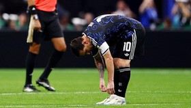 Soccer Football - FIFA World Cup 2026 - Semi Final - England v Argentina - Atlanta Stadium, Atlanta, Georgia, U.S. - July 15, 2026 Argentina's Lionel Messi looks dejected after England's Anthony Gordon scores their first goal REUTERS/Agustin Marcaria