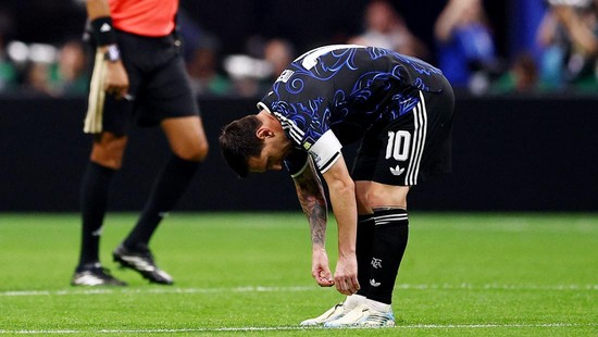 Soccer Football - FIFA World Cup 2026 - Semi Final - England v Argentina - Atlanta Stadium, Atlanta, Georgia, U.S. - July 15, 2026 Argentina's Lionel Messi looks dejected after England's Anthony Gordon scores their first goal REUTERS/Agustin Marcaria