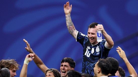 Soccer Football - FIFA World Cup 2026 - Semi Final - England v Argentina - Atlanta Stadium, Atlanta, Georgia, U.S. - July 15, 2026 Argentina's Lionel Messi celebrates with teammates after the match IMAGN IMAGES via Reuters/Brett Davis