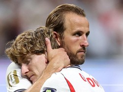 Soccer Football - FIFA World Cup 2026 - Semi Final - England v Argentina - Atlanta Stadium, Atlanta, Georgia, U.S. - July 15, 2026 England's Harry Kane and Anthony Gordon look dejected after the match as England are eliminated from the World Cup REUT